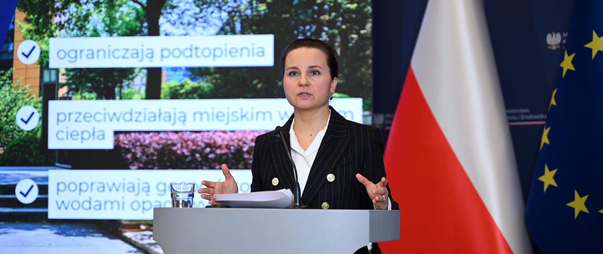 Ministra Urszula Zielińska podczas konferencji prasowej